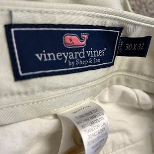 Mens Vineyard Vine khakis 30x32